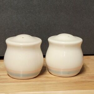 VTG Pfaltzgraff Sunrise Good Quality‎ Stoneware Salt And Pepper Shaker Set